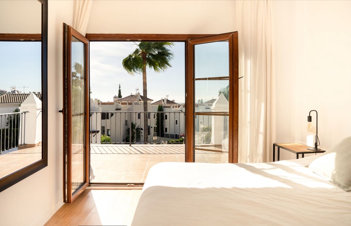 4 soveværelse Villa til salg i Estepona med swimmingpool - € 1.295.000 (Ref: 9601242)