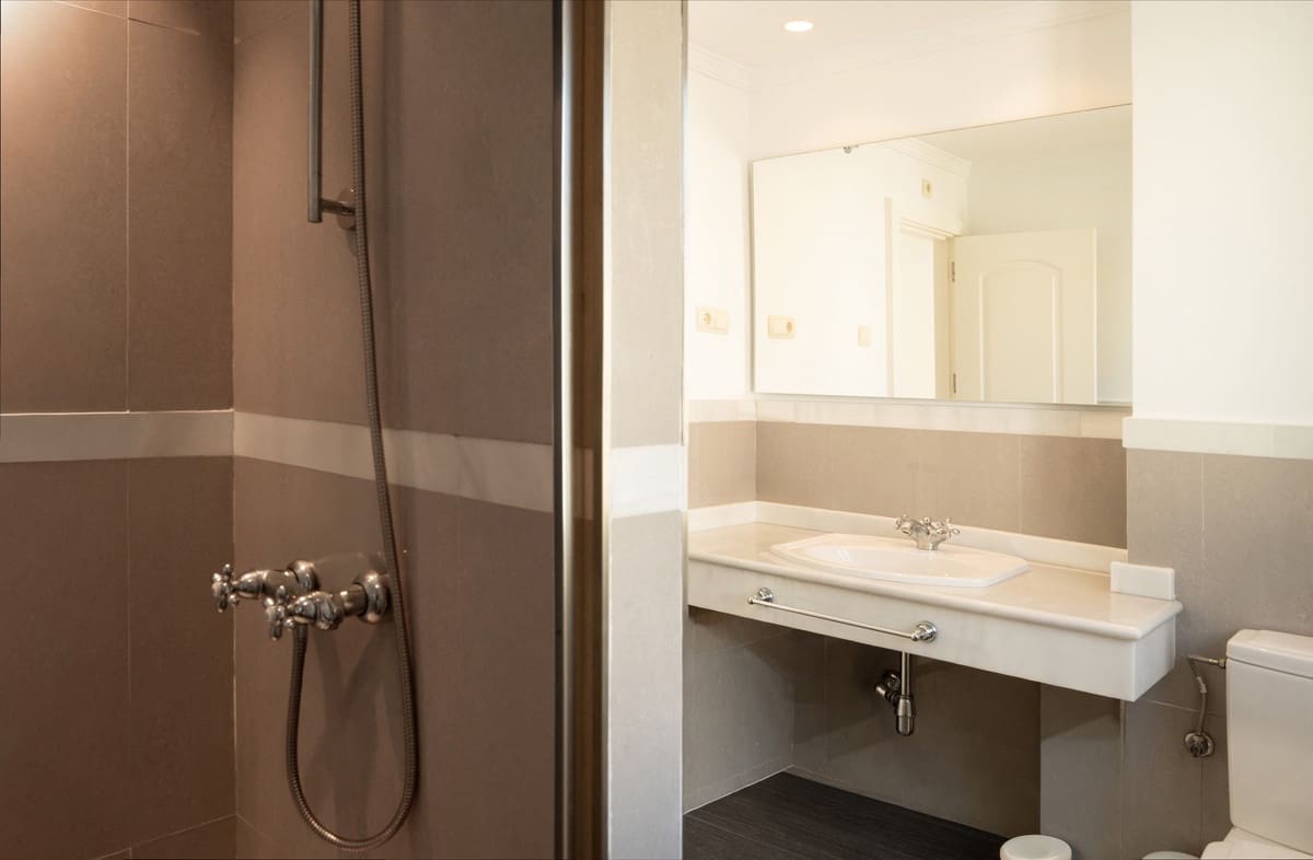 4 soveværelse Villa til salg i Estepona med swimmingpool - € 1.295.000 (Ref: 9601242)