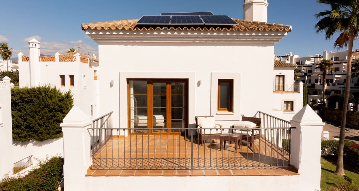 4 soveværelse Villa til salg i Estepona med swimmingpool - € 1.295.000 (Ref: 9601242)