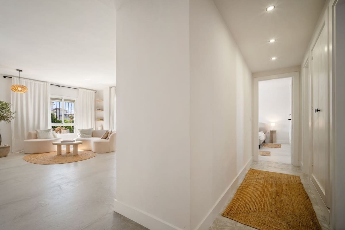 3 slaapkamer Appartement te koop in Nueva Andalucia met zwembad - € 649.000 (Ref: 9601244)