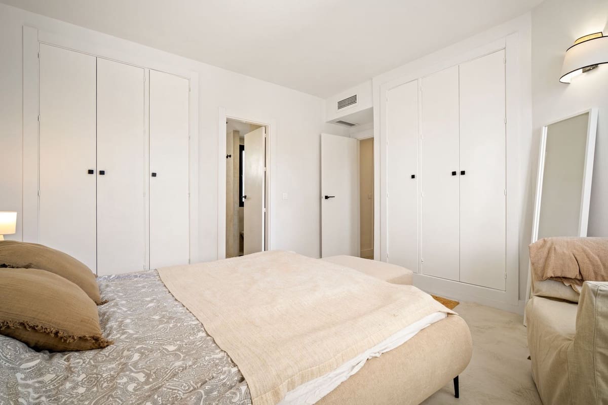 3 slaapkamer Appartement te koop in Nueva Andalucia met zwembad - € 649.000 (Ref: 9601244)