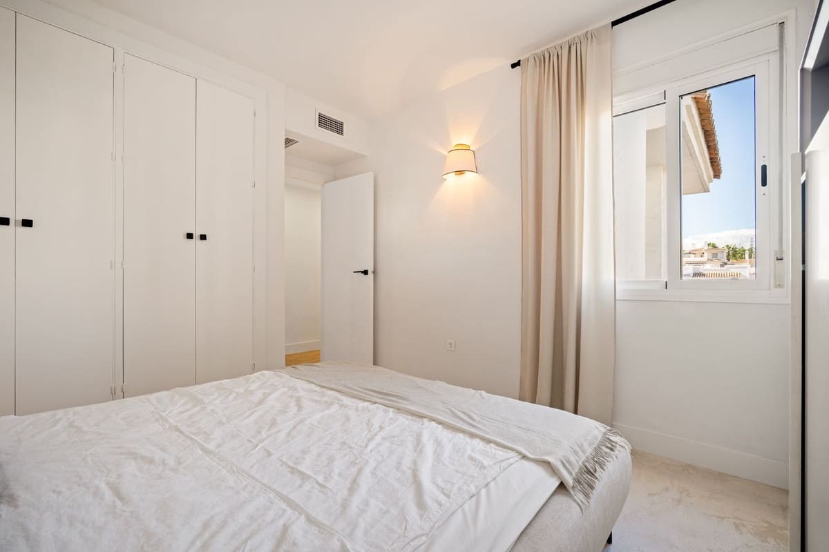 3 slaapkamer Appartement te koop in Nueva Andalucia met zwembad - € 649.000 (Ref: 9601244)