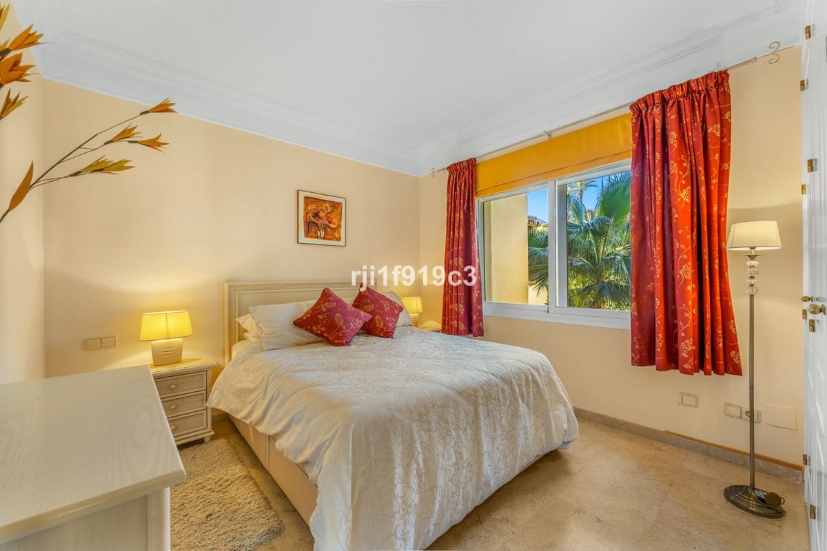 3 soveværelse Lejlighed til salg i Elviria med swimmingpool - € 548.000 (Ref: 9601245)