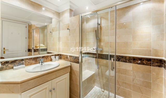 3 soveværelse Lejlighed til salg i Elviria, Marbella med swimmingpool - € 548.000 (Ref: 9601245)