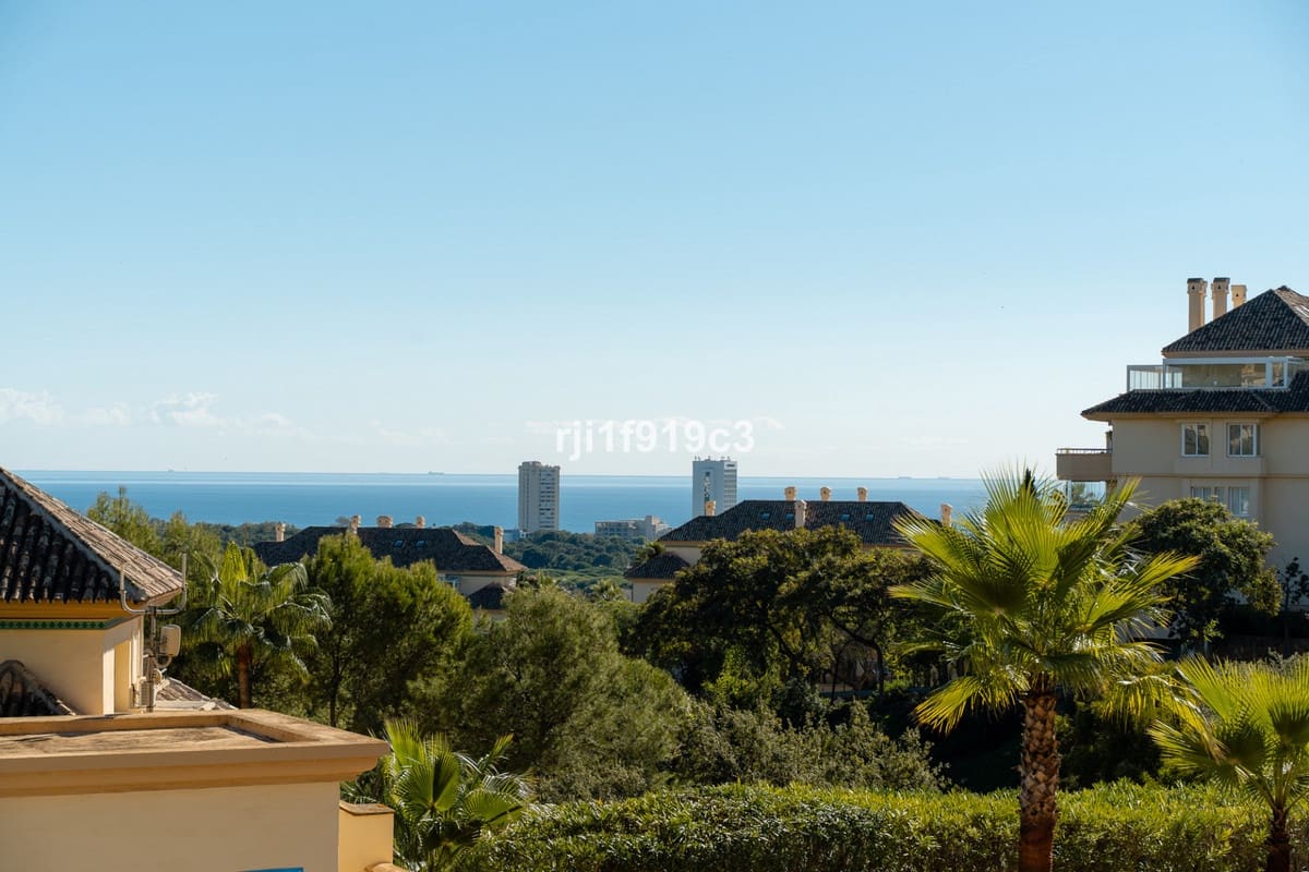 3 soveværelse Lejlighed til salg i Elviria med swimmingpool - € 548.000 (Ref: 9601245)
