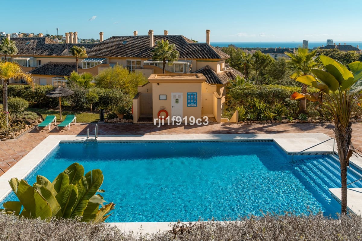 3 soveværelse Lejlighed til salg i Elviria med swimmingpool - € 548.000 (Ref: 9601245)