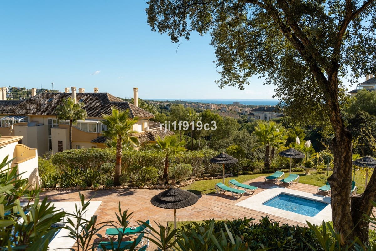 3 soveværelse Lejlighed til salg i Elviria med swimmingpool - € 548.000 (Ref: 9601245)