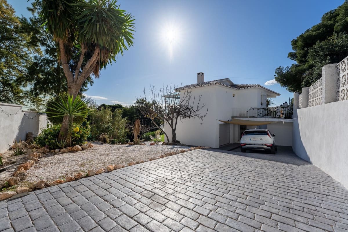 3 bedroom Villa for sale in Mijas with pool garage - € 795,000 (Ref: 9601246)