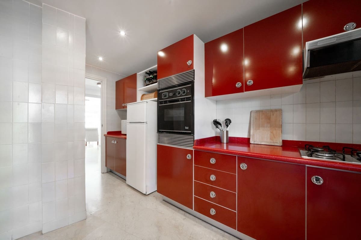 3 sypialnia Apartament na sprzedaż w Marbella z basenem - 725 000 € (Ref: 9601248)