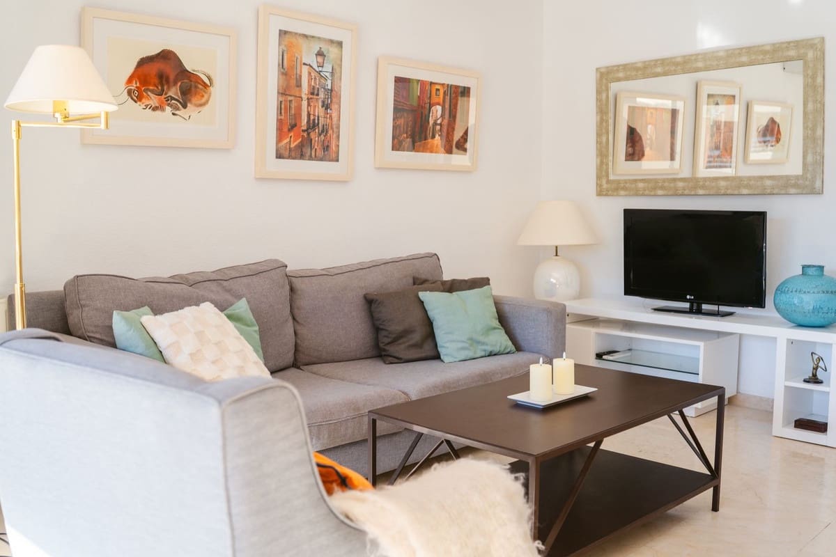 3 sypialnia Apartament na sprzedaż w Marbella z basenem - 725 000 € (Ref: 9601248)