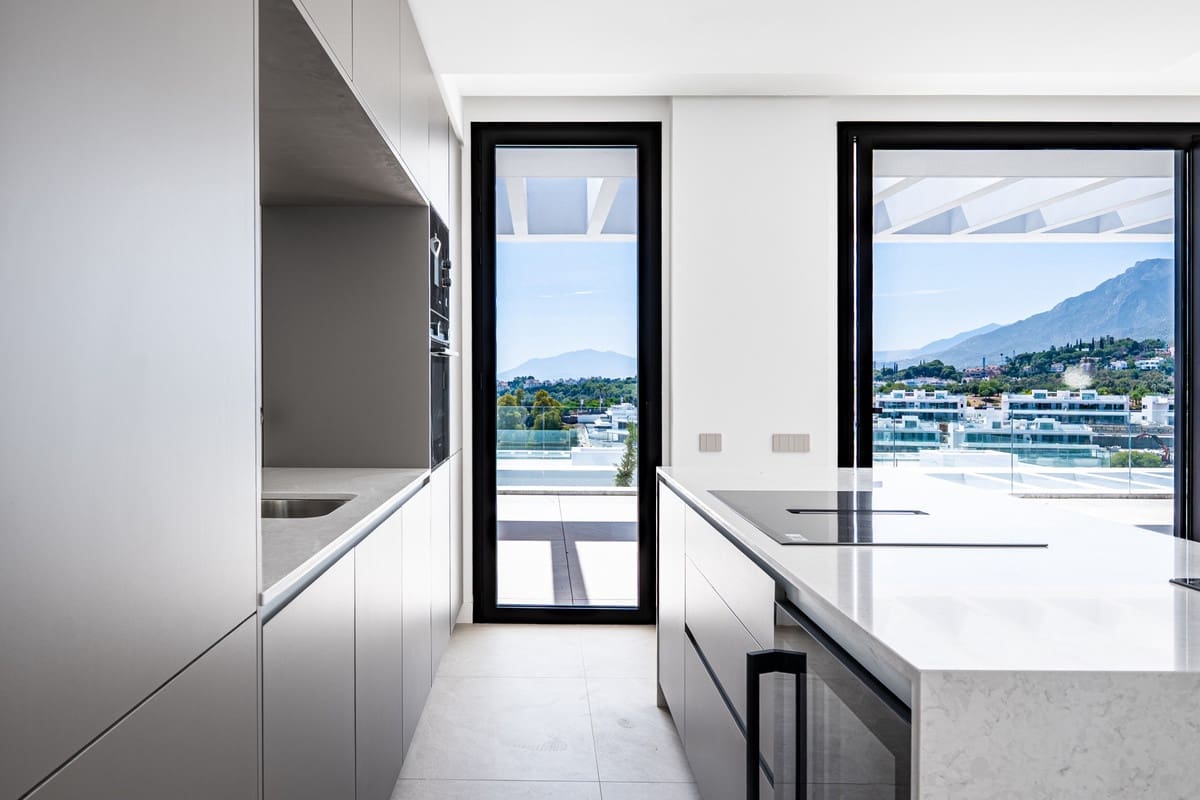 2 quarto Penthouse para venda em Marbella com piscina - 1 495 000 € (Ref: 9601250)