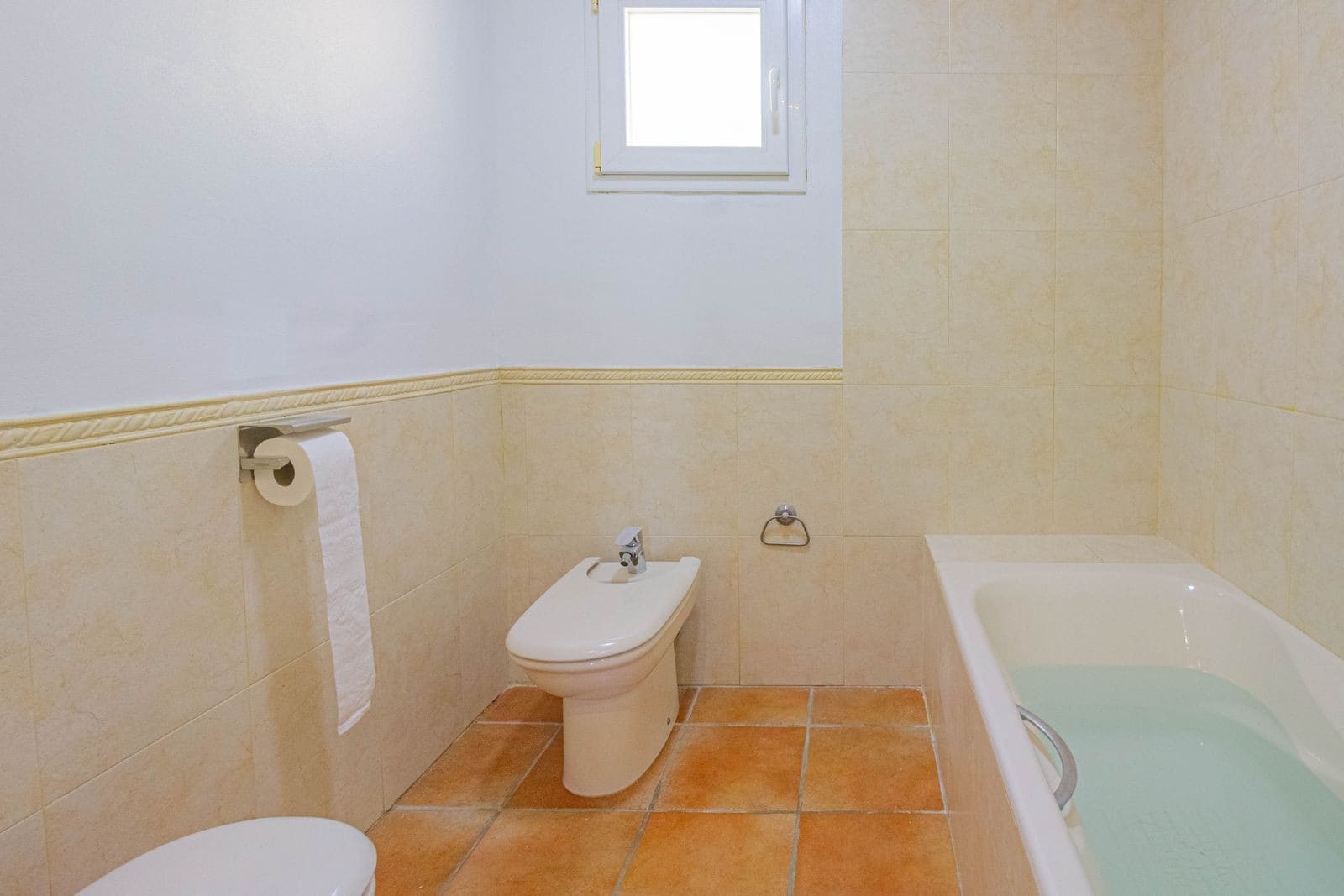 3 makuuhuone Huvila myytävänä paikassa Pueblo Nuevo de Guadiaro mukana uima-altaan - 699 000 € (Ref: 9602661)