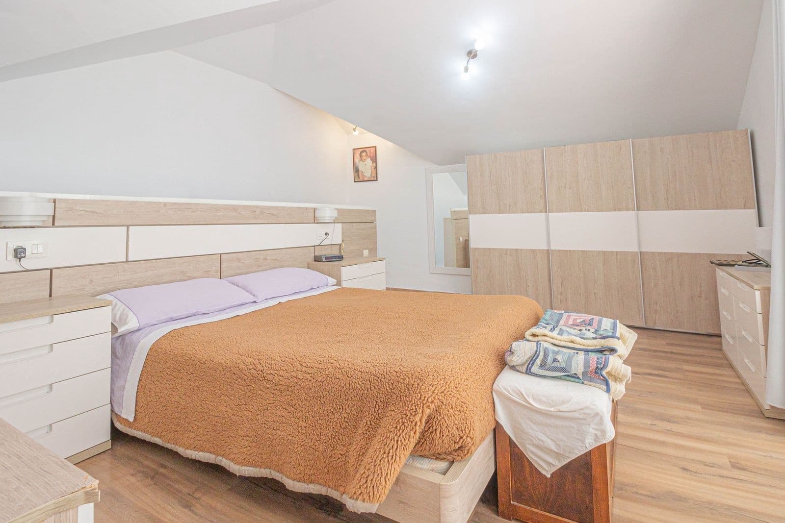 3 makuuhuone Huvila myytävänä paikassa Pueblo Nuevo de Guadiaro mukana uima-altaan - 699 000 € (Ref: 9602661)