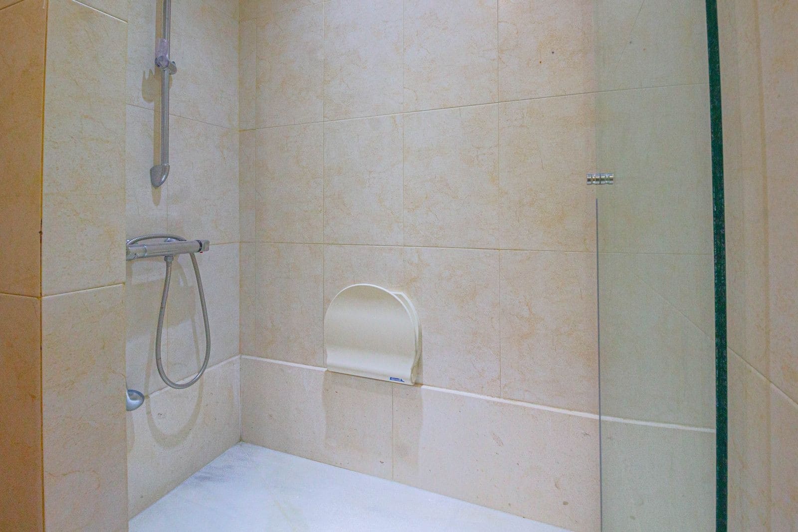 3 makuuhuone Huvila myytävänä paikassa Pueblo Nuevo de Guadiaro mukana uima-altaan - 699 000 € (Ref: 9602661)