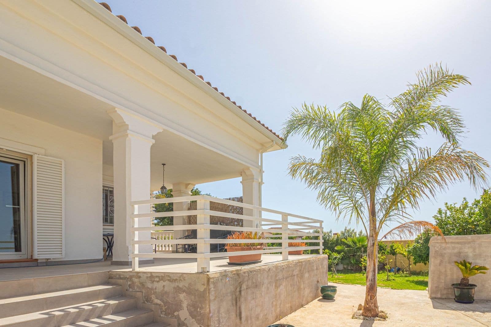 3 makuuhuone Huvila myytävänä paikassa Pueblo Nuevo de Guadiaro mukana uima-altaan - 699 000 € (Ref: 9602661)