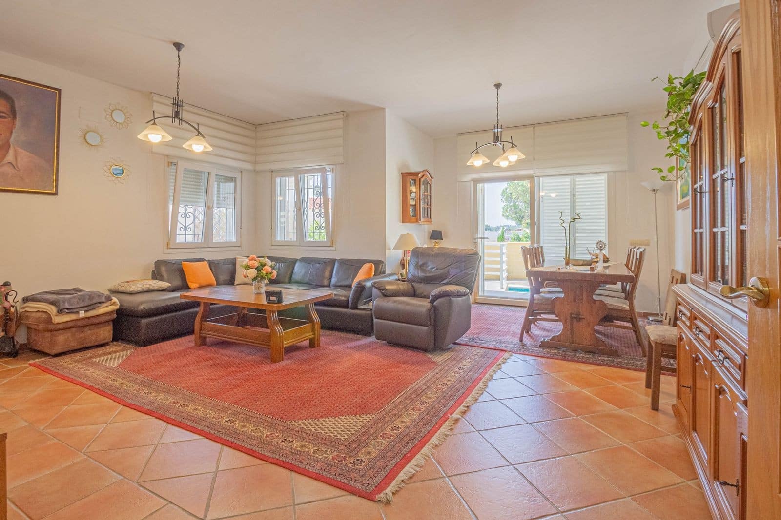 3 makuuhuone Huvila myytävänä paikassa Pueblo Nuevo de Guadiaro mukana uima-altaan - 699 000 € (Ref: 9602661)