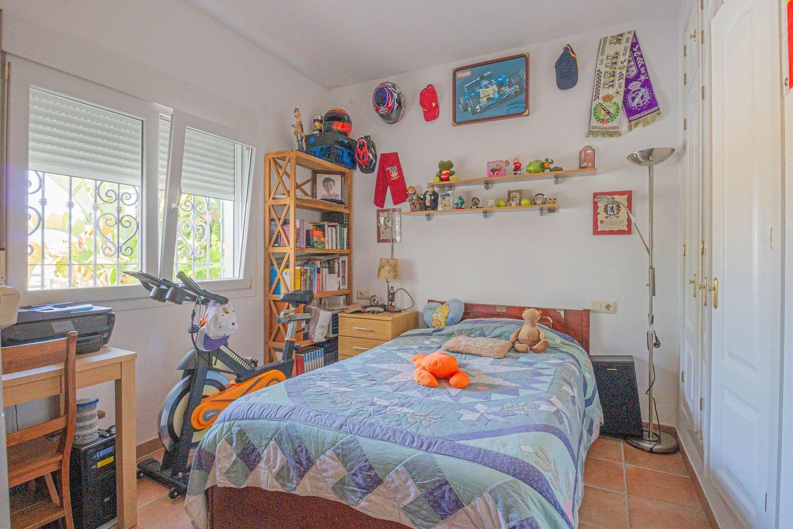 3 makuuhuone Huvila myytävänä paikassa Pueblo Nuevo de Guadiaro mukana uima-altaan - 699 000 € (Ref: 9602661)