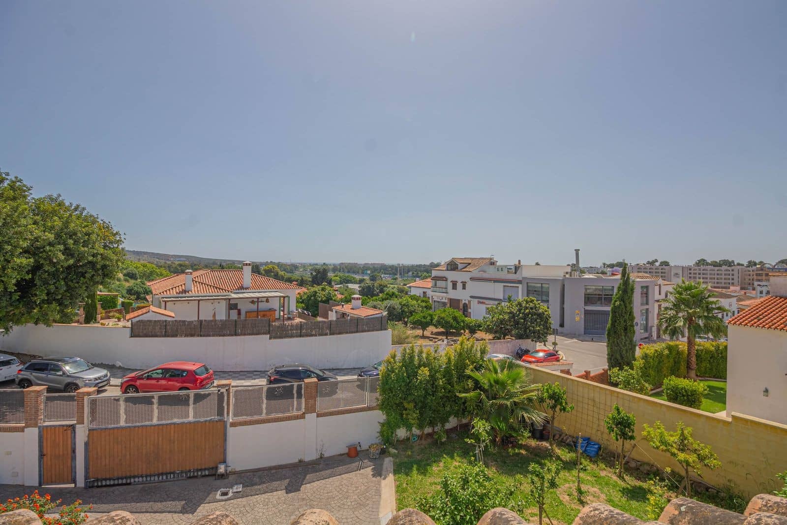 3 makuuhuone Huvila myytävänä paikassa Pueblo Nuevo de Guadiaro mukana uima-altaan - 699 000 € (Ref: 9602661)