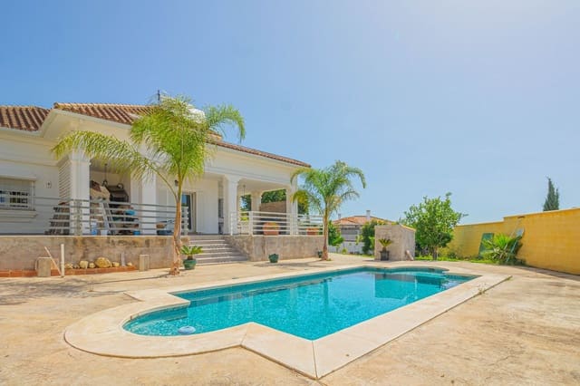 3 makuuhuone Huvila myytävänä paikassa Pueblo Nuevo de Guadiaro, San Roque mukana uima-altaan - 699 000 € (Ref: 9602661)