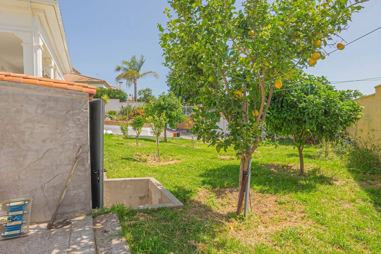 3 makuuhuone Huvila myytävänä paikassa Pueblo Nuevo de Guadiaro mukana uima-altaan - 699 000 € (Ref: 9602661)