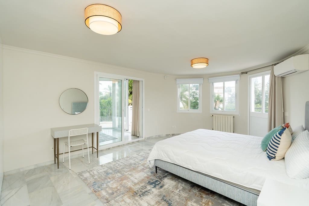 4 soveværelse Villa til salg i Marbesa med swimmingpool garage - € 2.450.000 (Ref: 9602662)