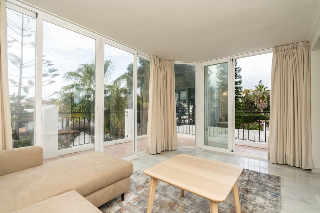 4 soveværelse Villa til salg i Marbesa med swimmingpool garage - € 2.450.000 (Ref: 9602662)