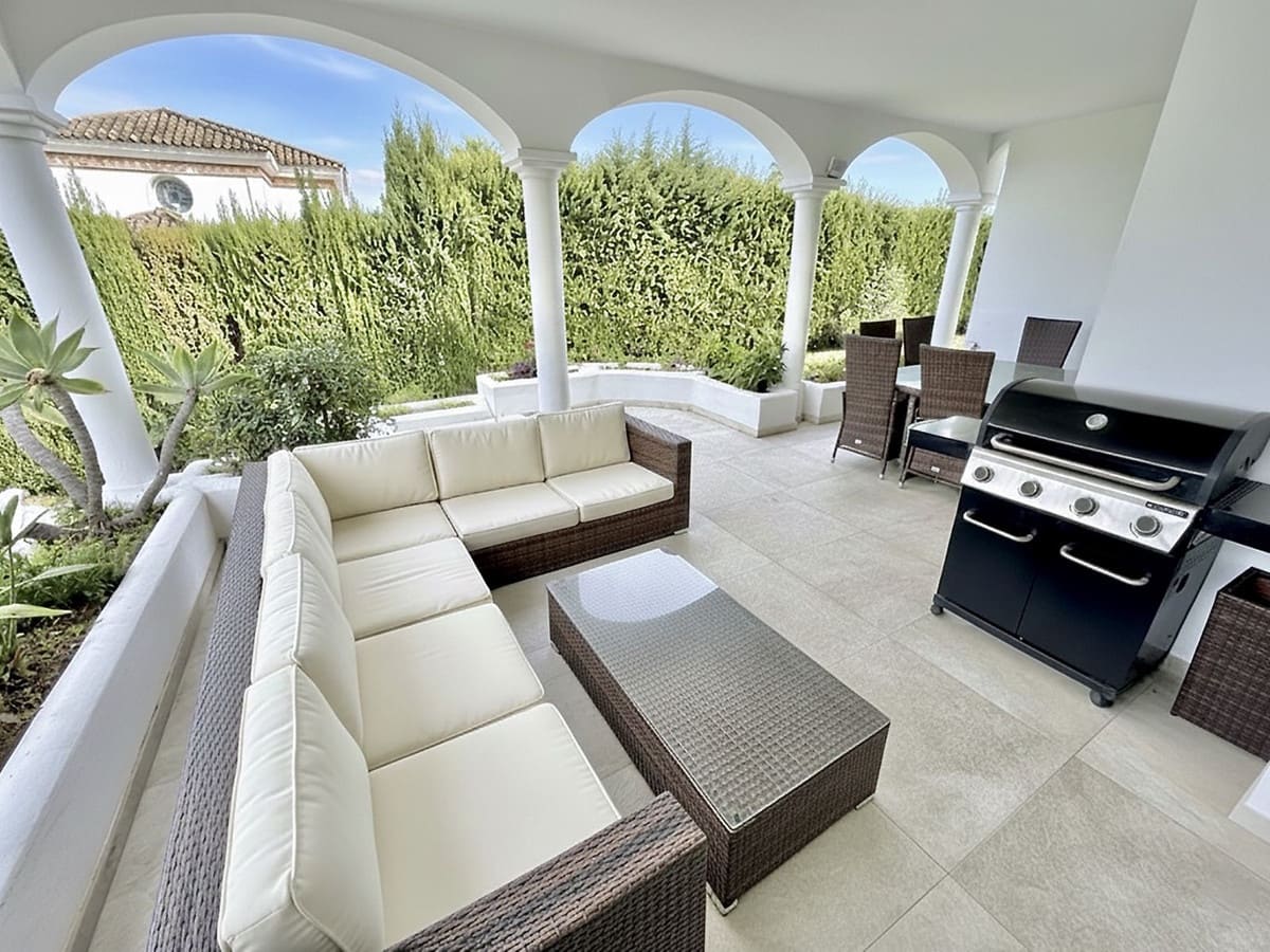 5 bedroom Villa for sale in Nueva Andalucia with pool - € 1,695,000 (Ref: 9602663)