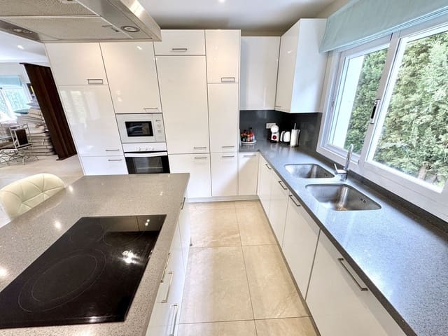 5 Zimmer Villa zu verkaufen in La Dama de Noche - La Alzambra, Marbella mit Pool - 1.695.000 € (Ref: 9602663)