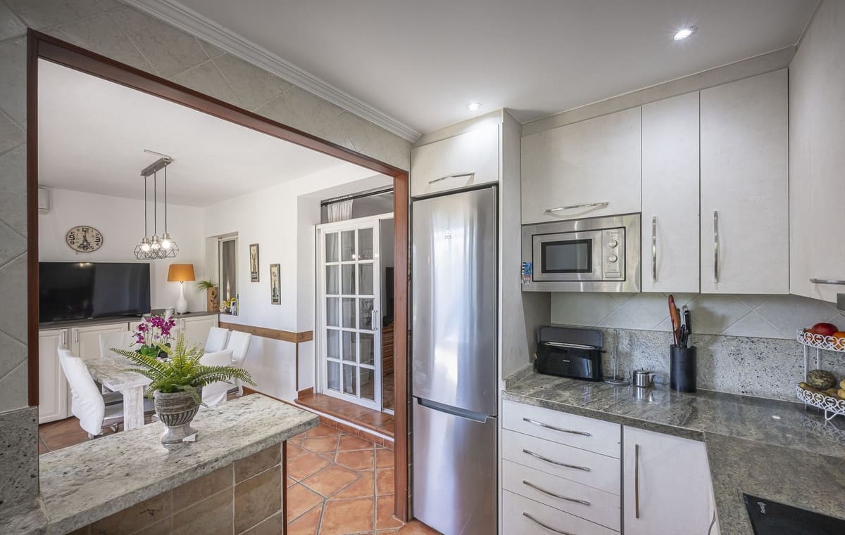 3 soveværelse Lejlighed til salg i Nueva Andalucia med swimmingpool - € 422.000 (Ref: 9621825)