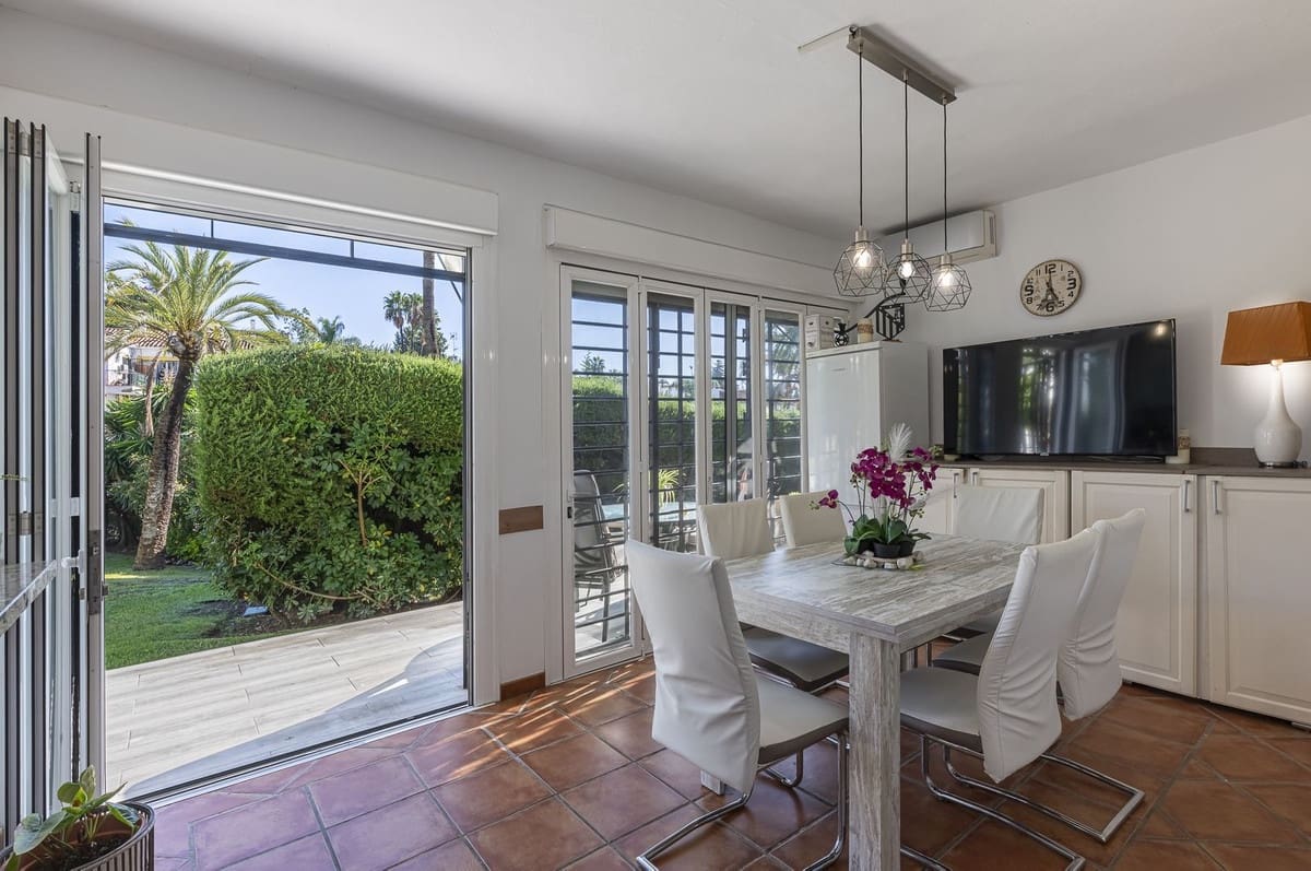 3 soveværelse Lejlighed til salg i Nueva Andalucia med swimmingpool - € 422.000 (Ref: 9621825)