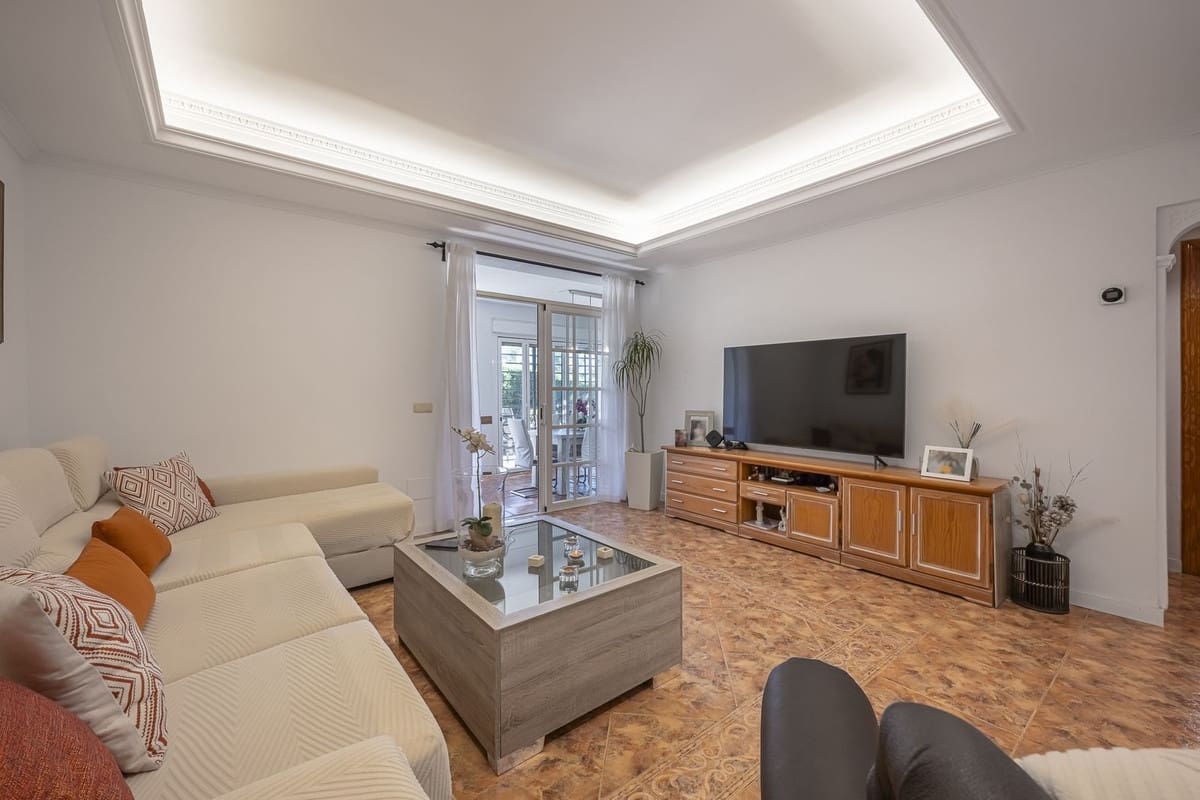 3 soveværelse Lejlighed til salg i Nueva Andalucia med swimmingpool - € 422.000 (Ref: 9621825)