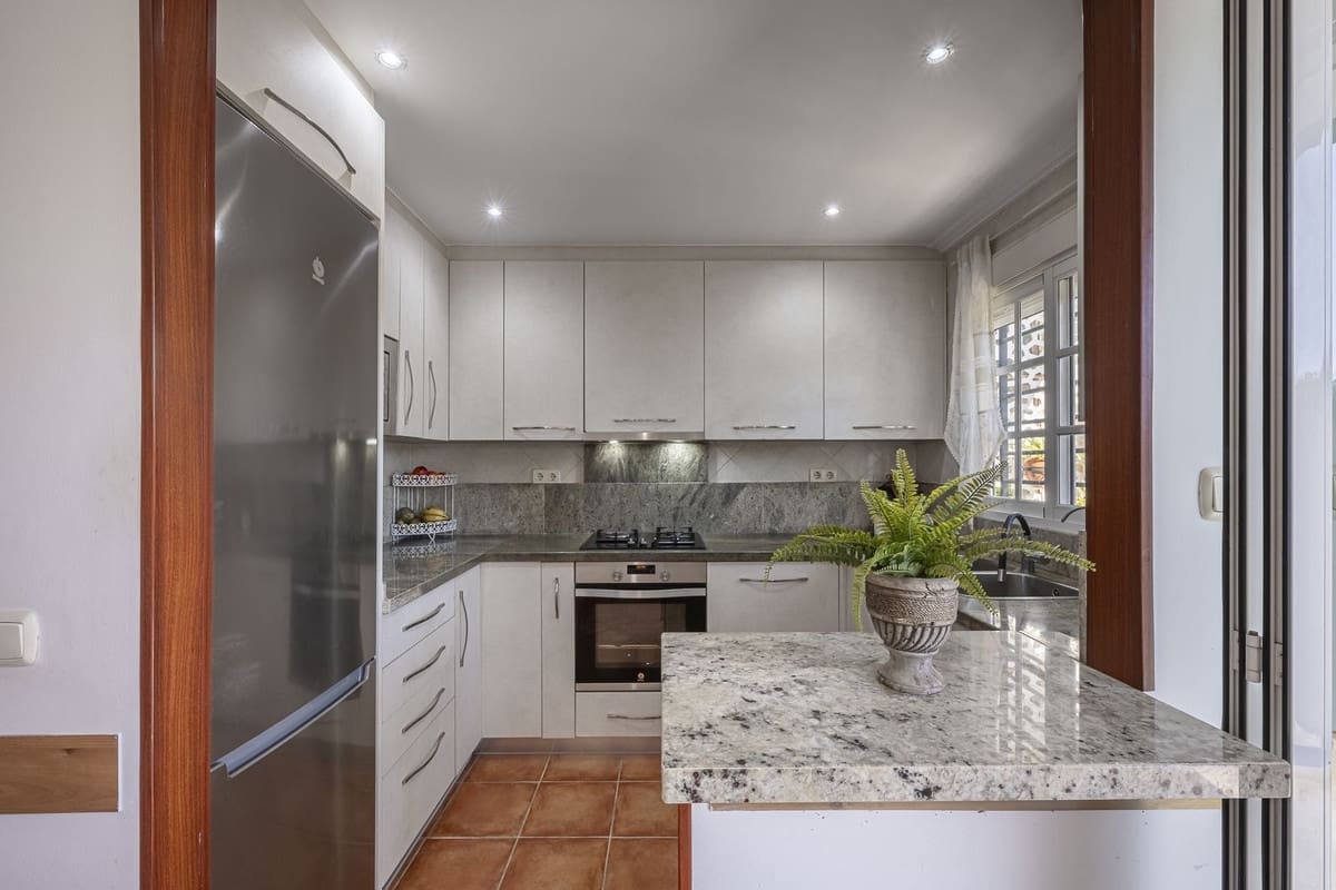 3 soveværelse Lejlighed til salg i Nueva Andalucia med swimmingpool - € 422.000 (Ref: 9621825)