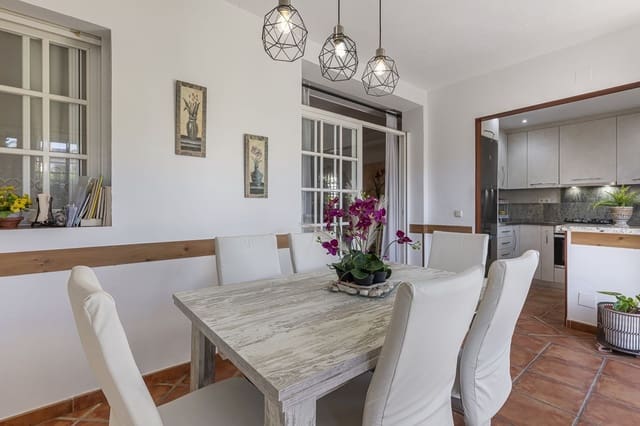 3 quarto Apartamento para venda em La Dama de Noche - La Alzambra, Marbella com piscina - 422 000 € (Ref: 9621825)