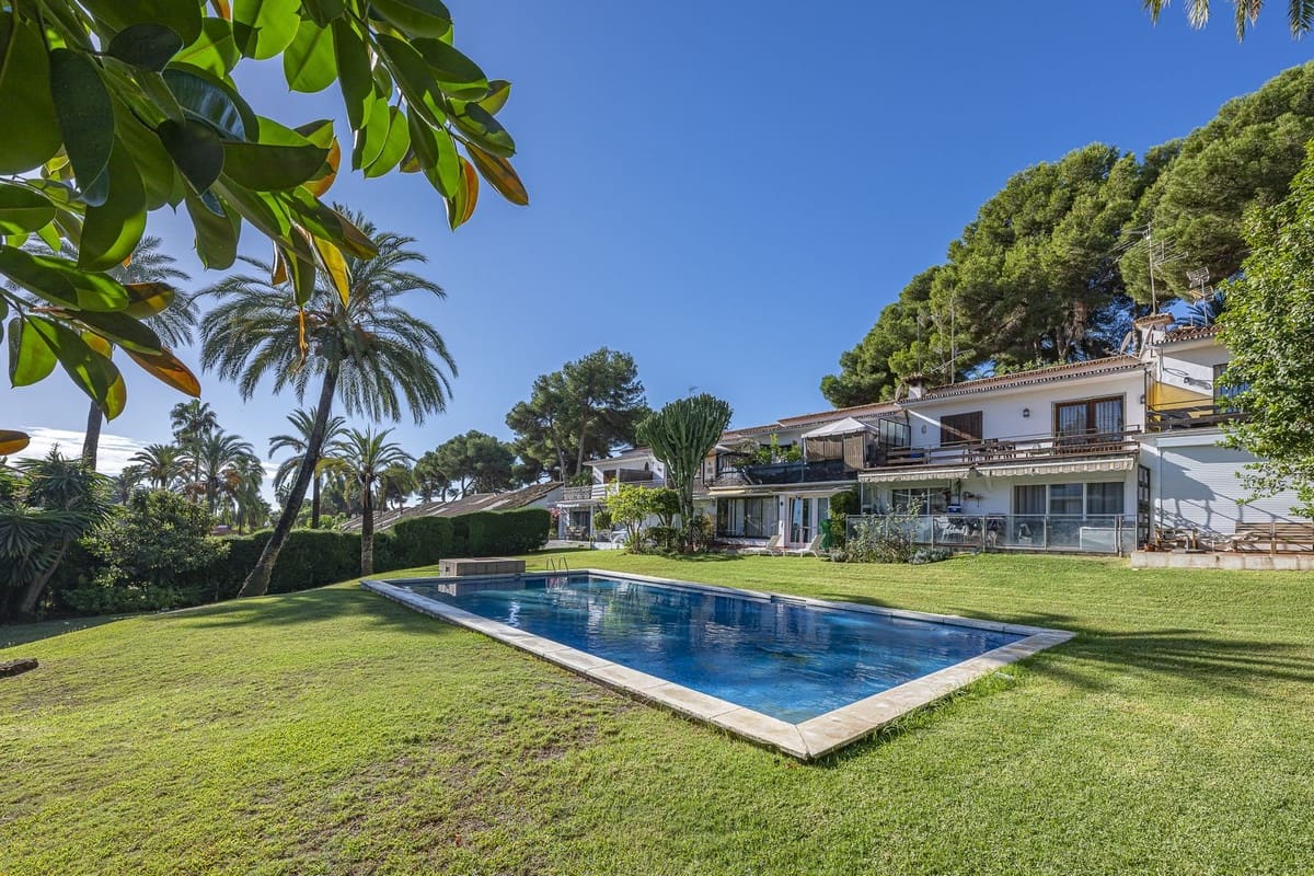 3 soveværelse Lejlighed til salg i Nueva Andalucia med swimmingpool - € 422.000 (Ref: 9621825)