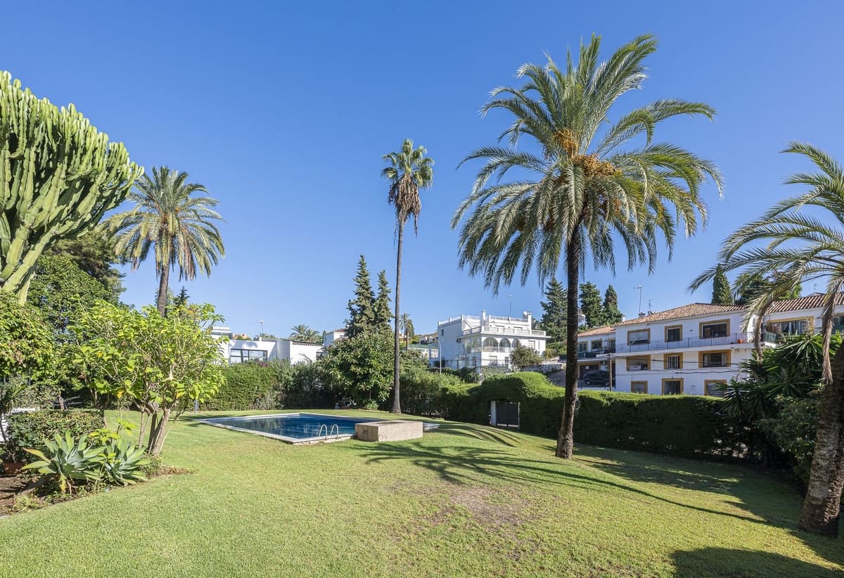 3 soveværelse Lejlighed til salg i Nueva Andalucia med swimmingpool - € 422.000 (Ref: 9621825)