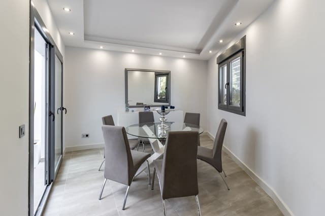 3 sovrum Semi-fristående Villa till salu i San Pedro de Alcántara Pueblo, Marbella med pool - 950 000 € (Ref: 9625866)