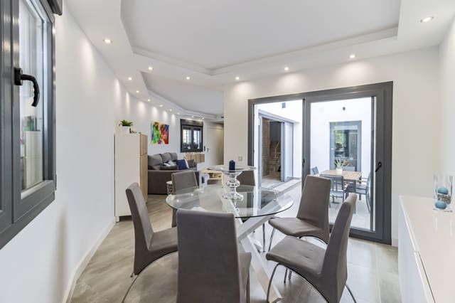 3 sovrum Semi-fristående Villa till salu i San Pedro de Alcántara Pueblo, Marbella med pool - 950 000 € (Ref: 9625866)