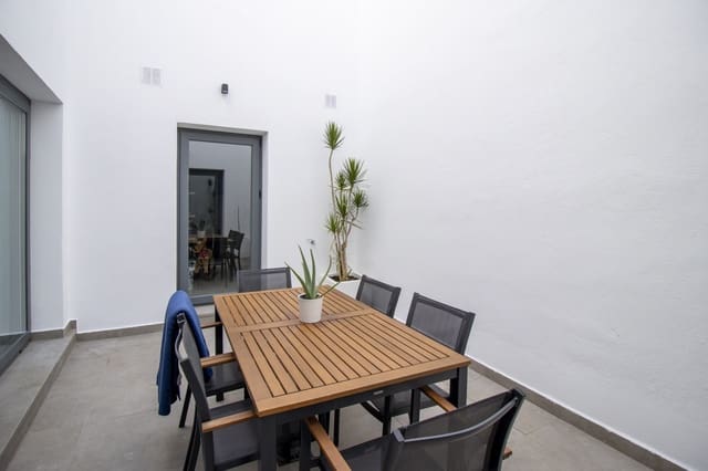 3 sovrum Semi-fristående Villa till salu i San Pedro de Alcántara Pueblo, Marbella med pool - 950 000 € (Ref: 9625866)