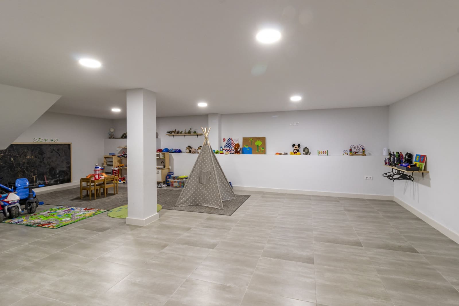 3 sovrum Semi-fristående Villa till salu i San Pedro de Alcantara med pool - 950 000 € (Ref: 9625866)