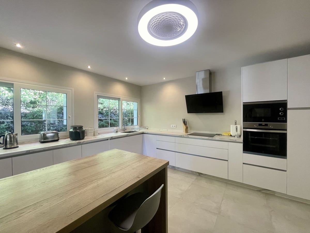 3 soveværelse Villa til salg i Sotogrande med swimmingpool - € 860.000 (Ref: 9630224)