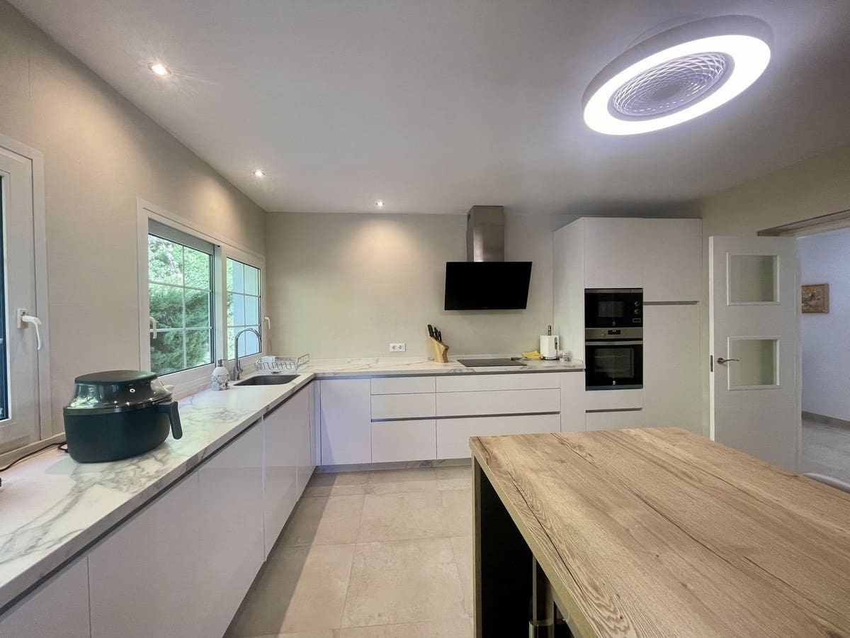 3 soveværelse Villa til salg i Sotogrande med swimmingpool - € 860.000 (Ref: 9630224)