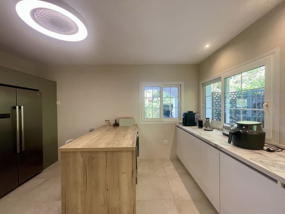 3 soveværelse Villa til salg i Sotogrande med swimmingpool - € 860.000 (Ref: 9630224)