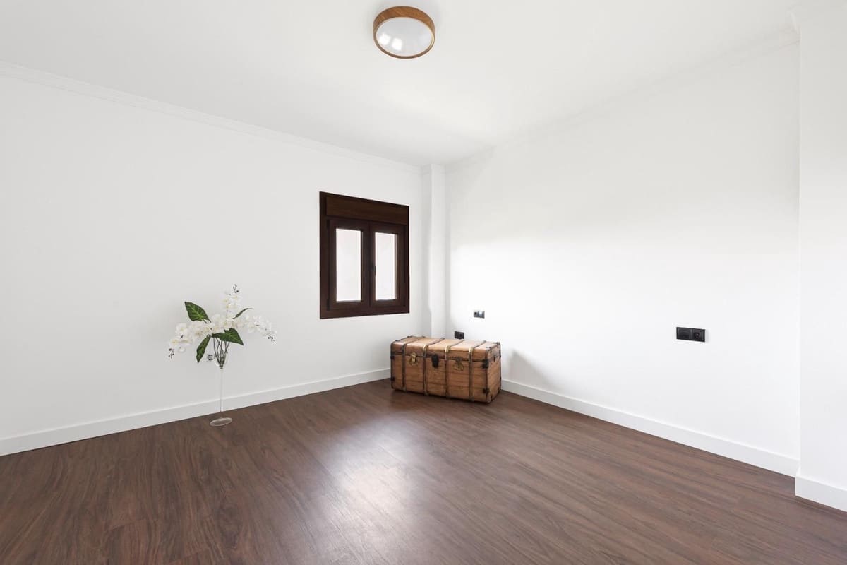 6 makuuhuone Huvila myytävänä paikassa Malaga kaupunki - 880 000 € (Ref: 9630225)