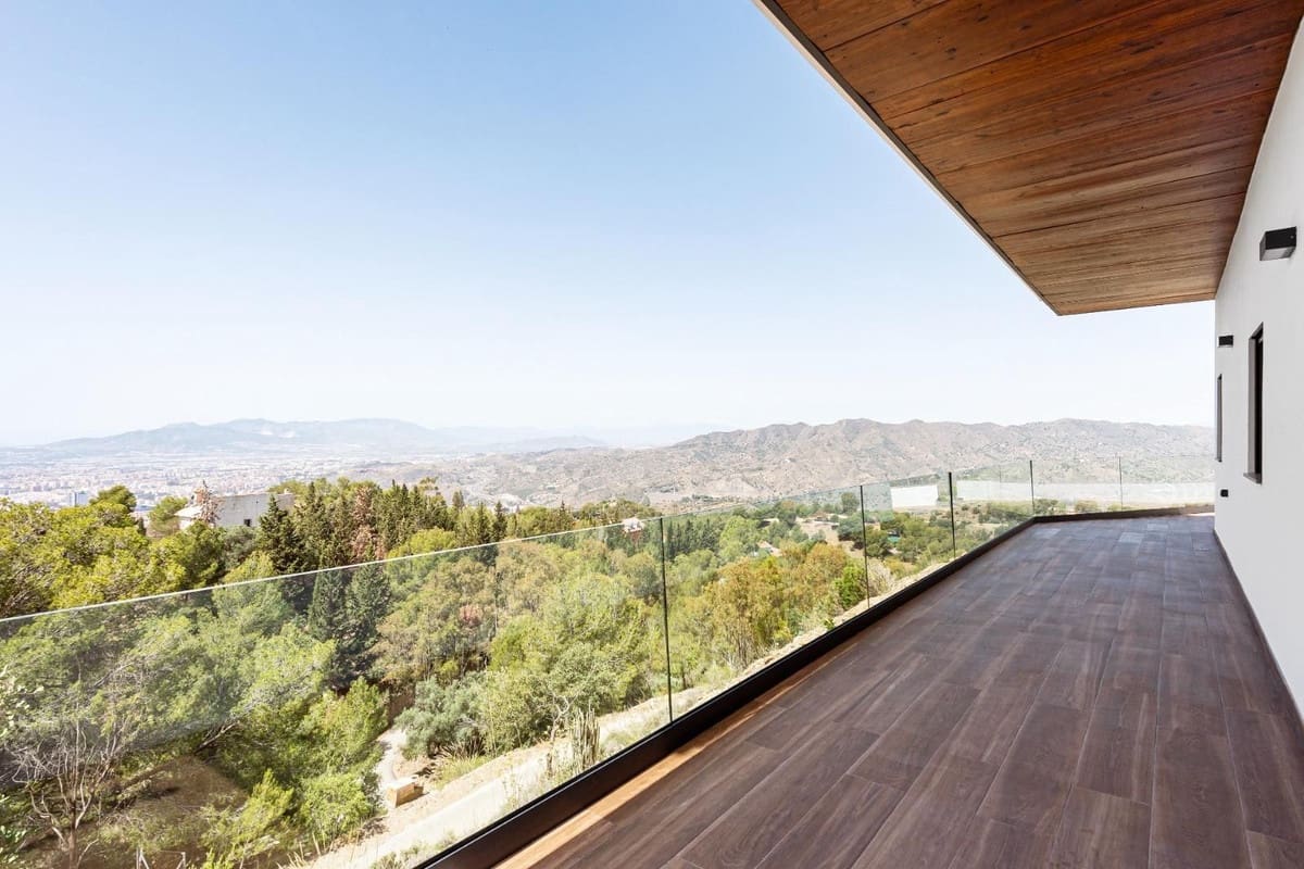 6 makuuhuone Huvila myytävänä paikassa Malaga kaupunki - 880 000 € (Ref: 9630225)