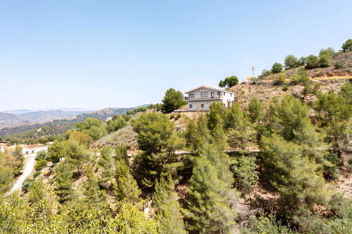 6 bedroom Villa for sale in Malaga city - € 840,000 (Ref: 9630225)