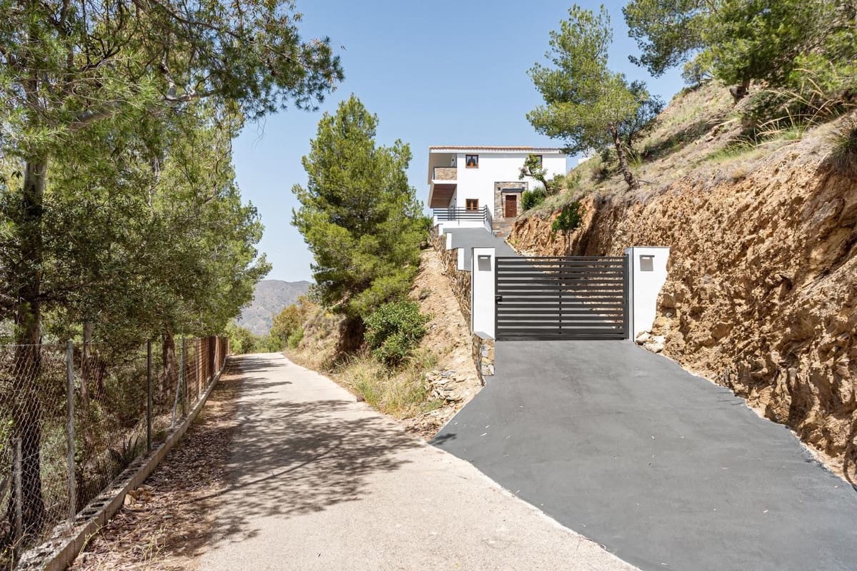 6 bedroom Villa for sale in Malaga city - € 840,000 (Ref: 9630225)