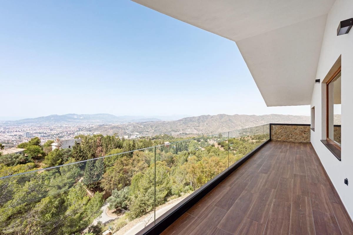 6 bedroom Villa for sale in Malaga city - € 840,000 (Ref: 9630225)