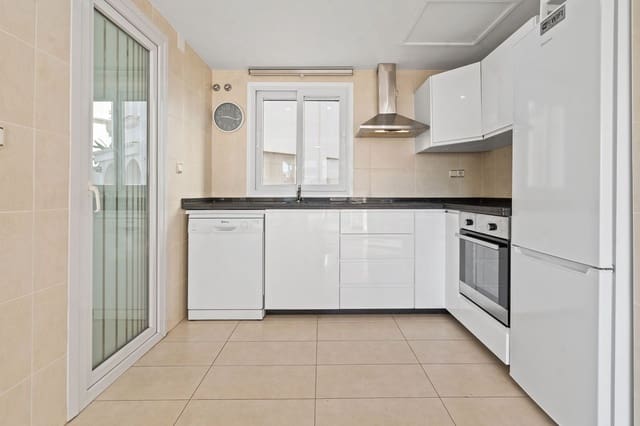 3 sypialnia Apartament na sprzedaż w Puerto de Estepona, Estepona z basenem garażem - 495 000 € (Ref: 9630228)