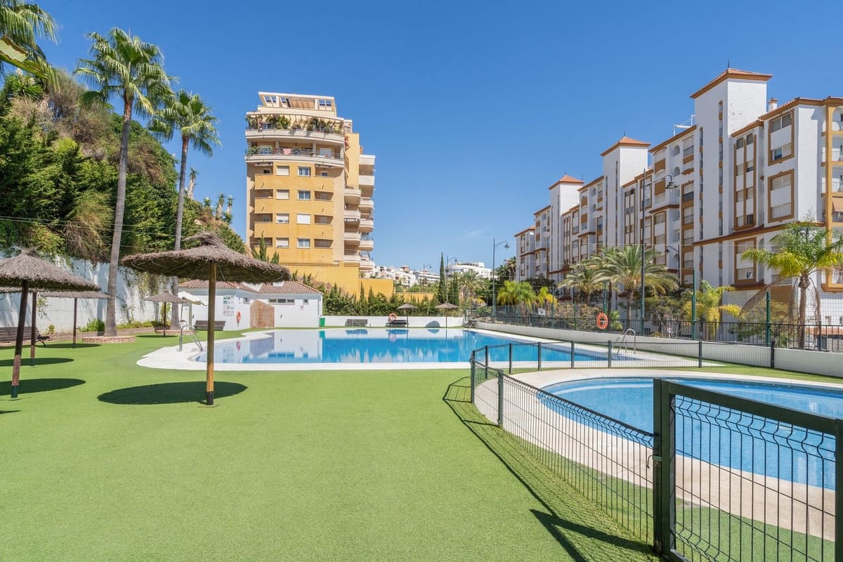 3 sypialnia Apartament na sprzedaż w Estepona z basenem garażem - 495 000 € (Ref: 9630228)