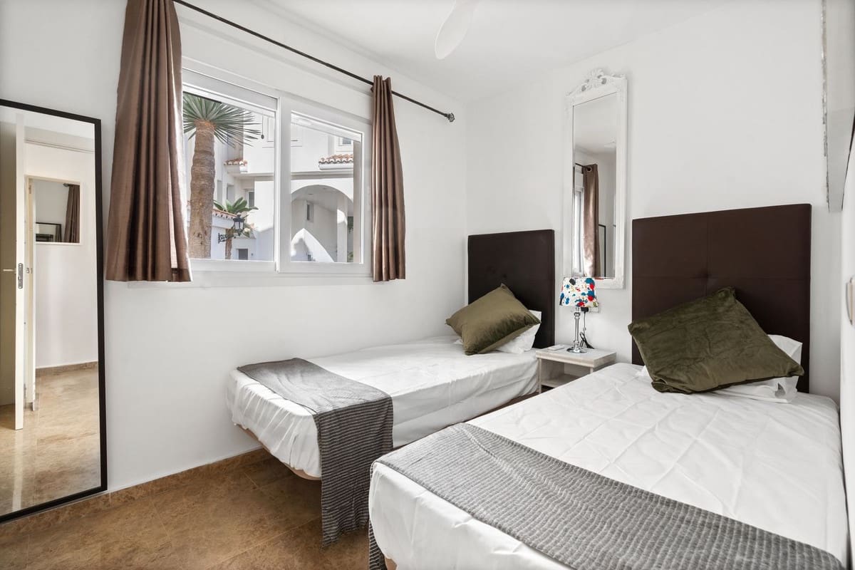 3 sypialnia Apartament na sprzedaż w Estepona z basenem garażem - 495 000 € (Ref: 9630228)